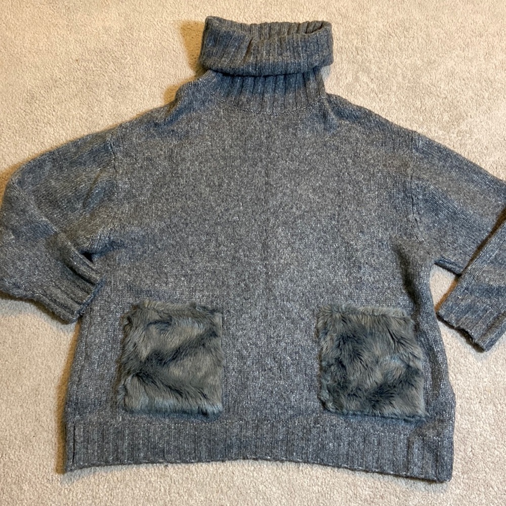 Zara Knit Sweater size S. 1 inb210